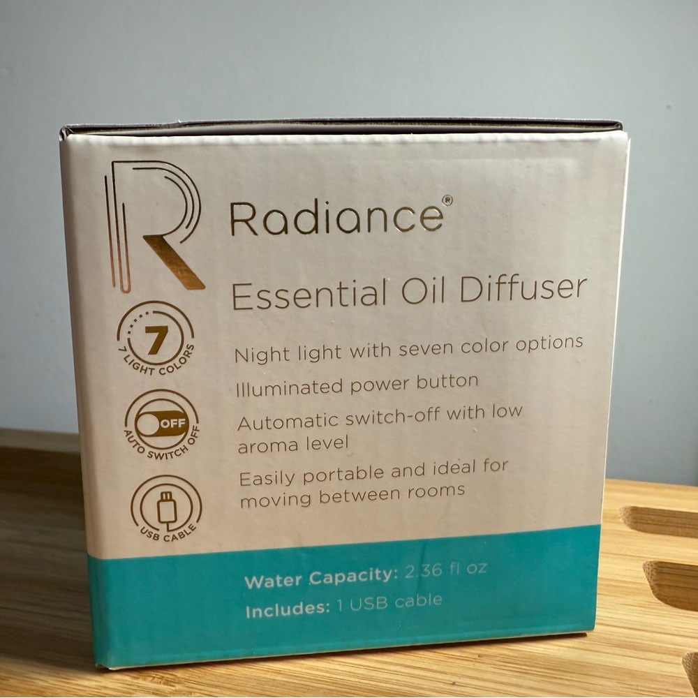 Essential Oil Diffuser Set with Multi-Colored Oils - Picture 4 of 7